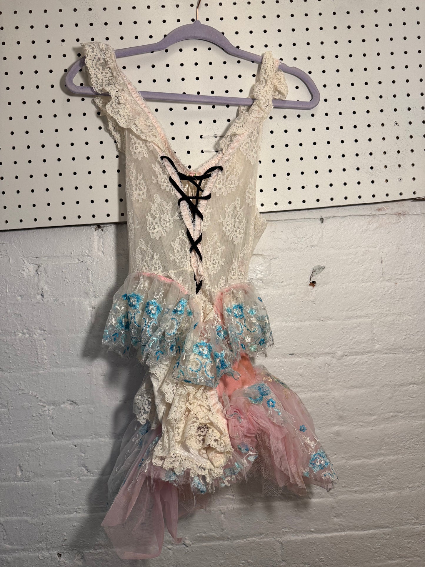 Pluck Me music video outfit Veronika